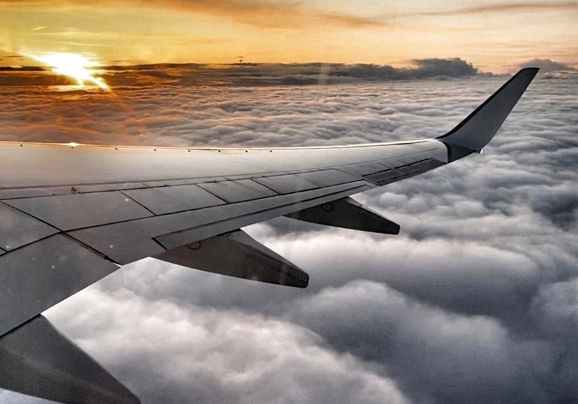 zonsondergang vanuit vliegtuig