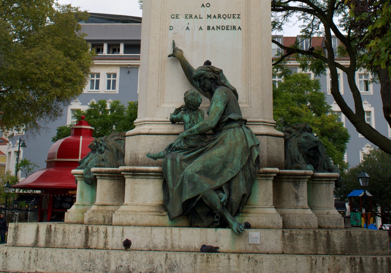 beeld op een van de vele pleinen in Lissabon